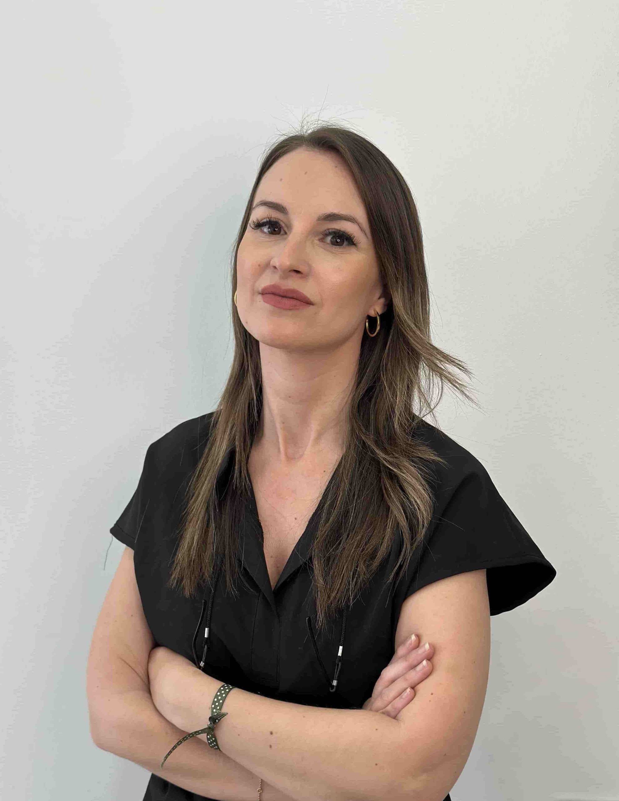 Dra. Aguilar - Cirujana especialista en Técnica FUE clinica capilar en sevilla - dra. maría aguilar - técnica fue