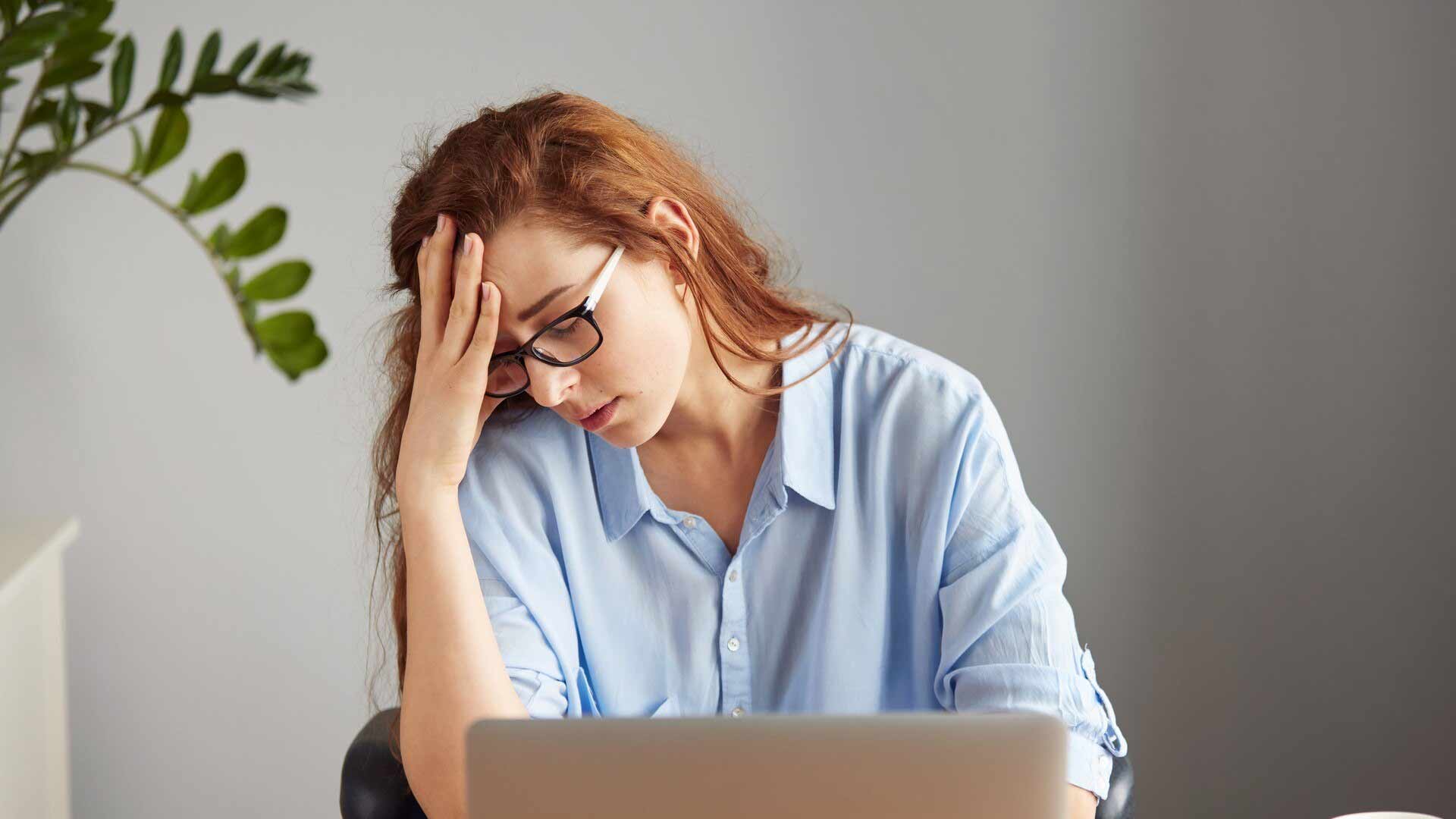 alopecia-nerviosa-alopecia-por-estres Caída-de-pelo-por-estrés-en-mujeres-alopecia-nerviosa-alopecia-por-estres
