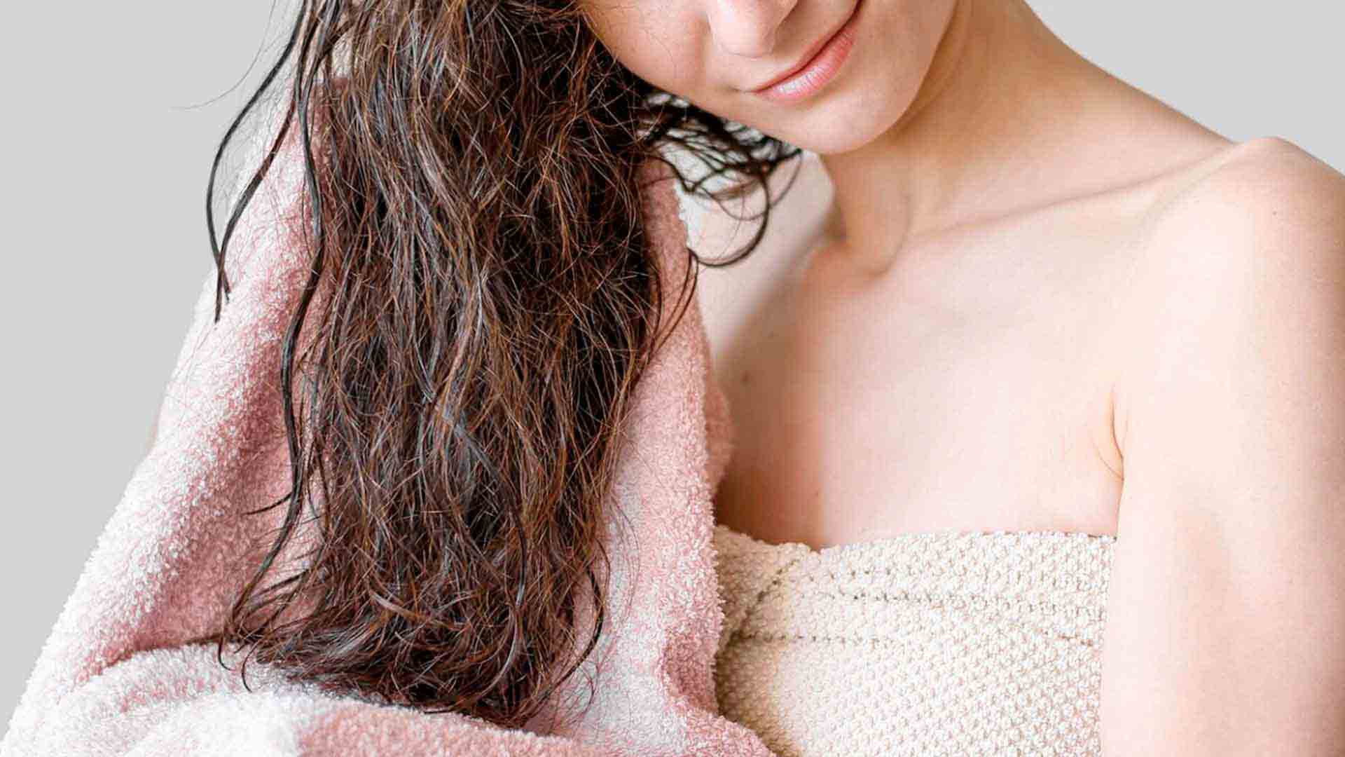 ¿Es-malo-dormir-con-el-pelo-mojado--acostarse-con-el-pelo-mojado ¿Es-malo-dormir-con-el-pelo-mojado--acostarse-con-el-pelo-mojado