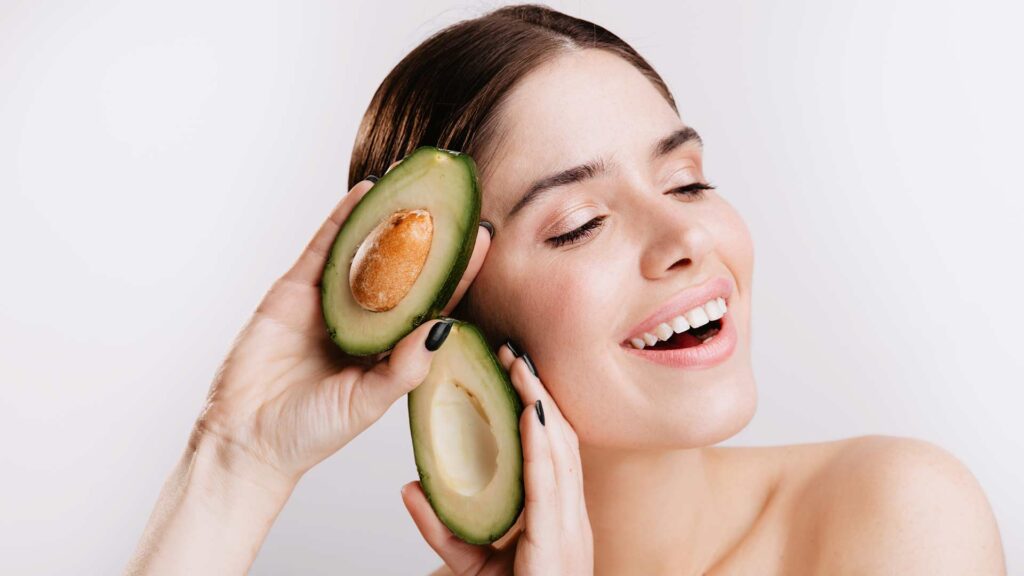 aguacate-uno-de-los-alimentos-buenos-para-el-pelo