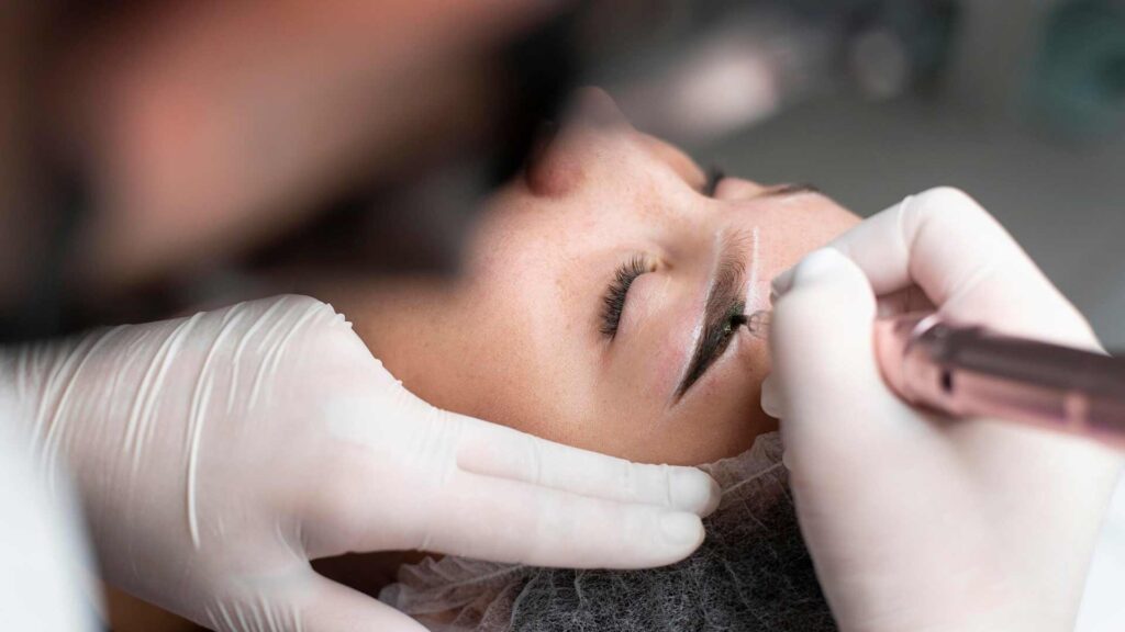 ¿Cuál-es-la-diferencia-entre-micropigmentación-y-microblading--clinica-pivaz